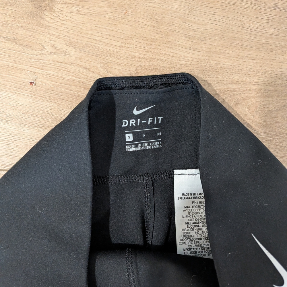Nike Black Cropped Leggings - Picture 4 of 4